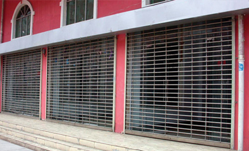 ����־�����